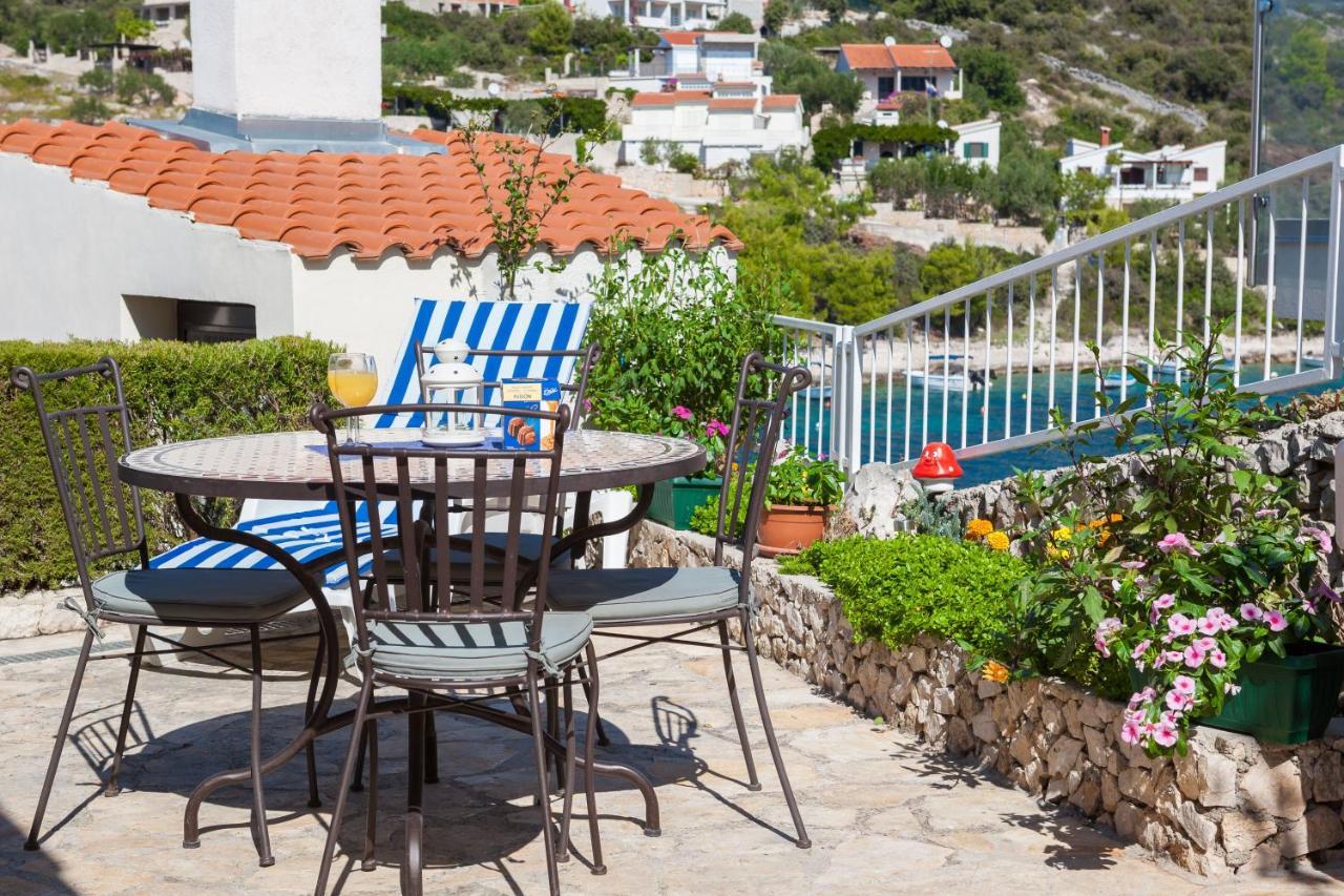 Apartments Bose Kanica On The Sea Sevid Exterior photo