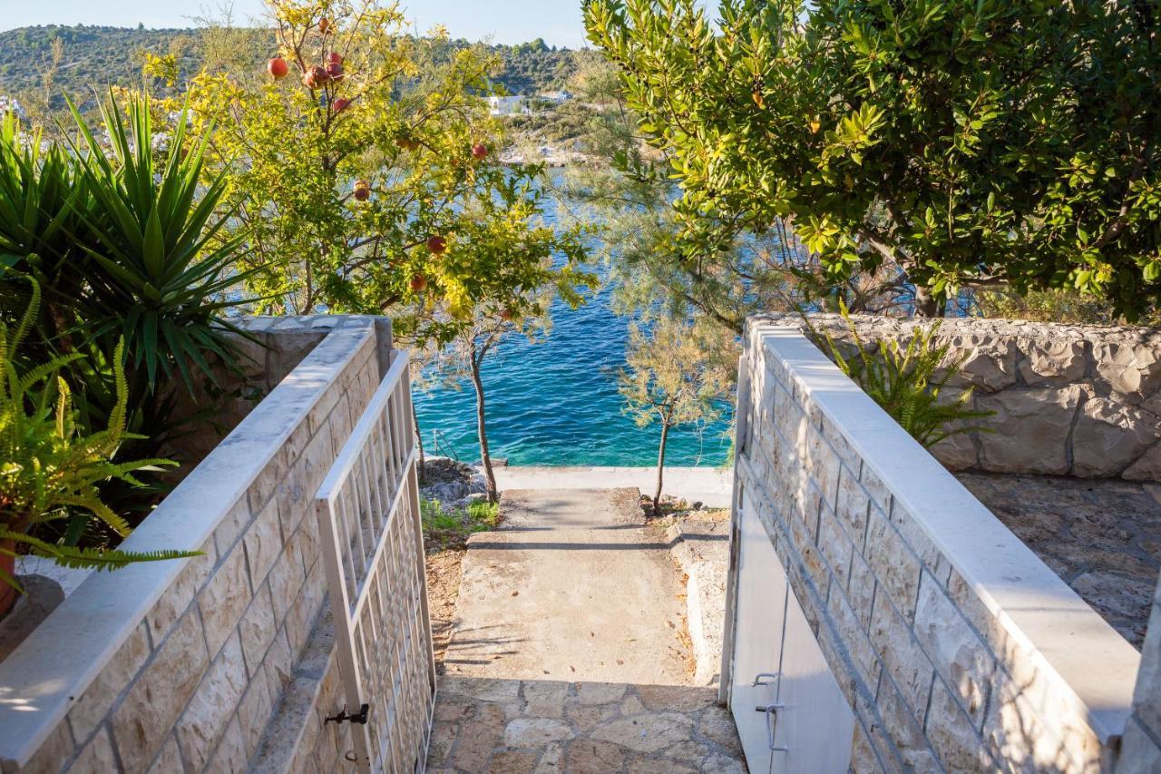 Apartments Bose Kanica On The Sea Sevid Exterior photo